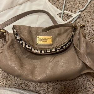 Marc jacobs over the shoulder medium size tan purse